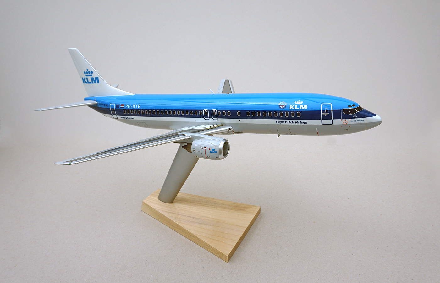Conquest Models 1/100 KLM Boeing 737-400
