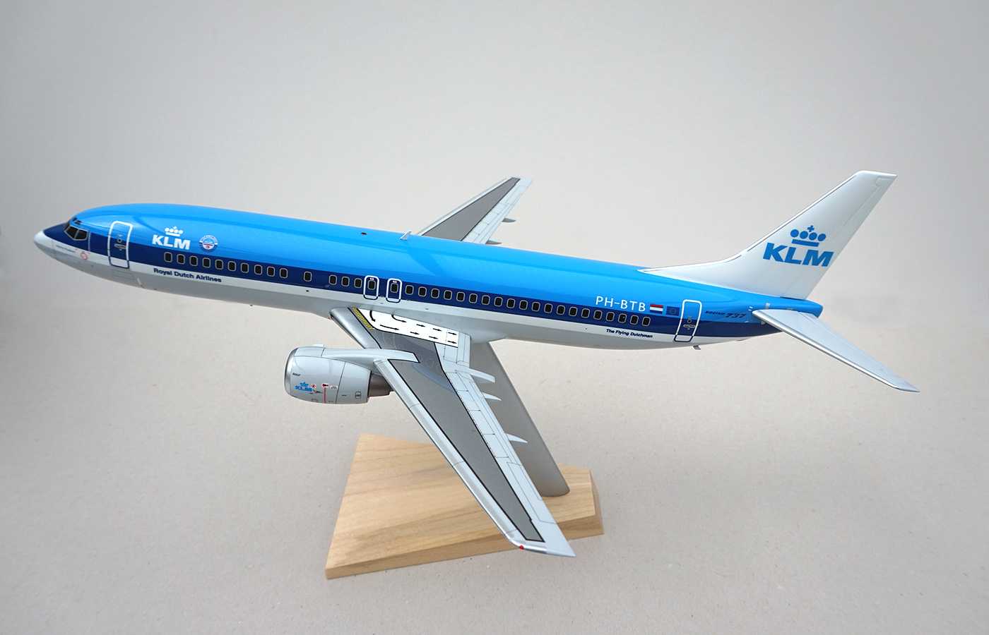 Conquest Models 1/100 KLM Boeing 737-400