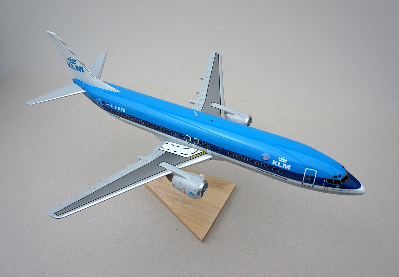 Conquest Models 1/100 KLM Boeing 737-400
