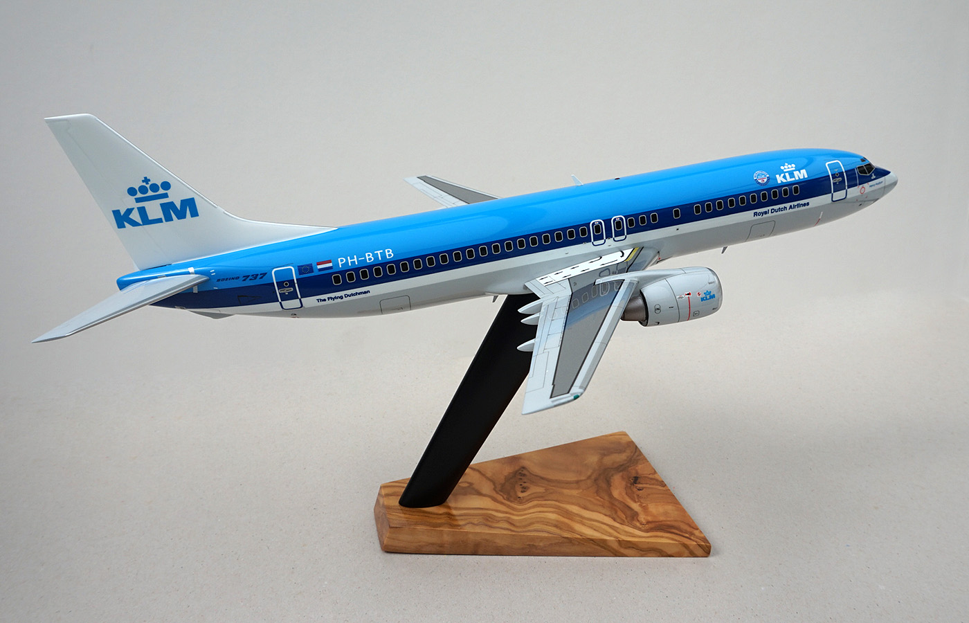 Conquest Models 1/100 KLM Boeing 737-400